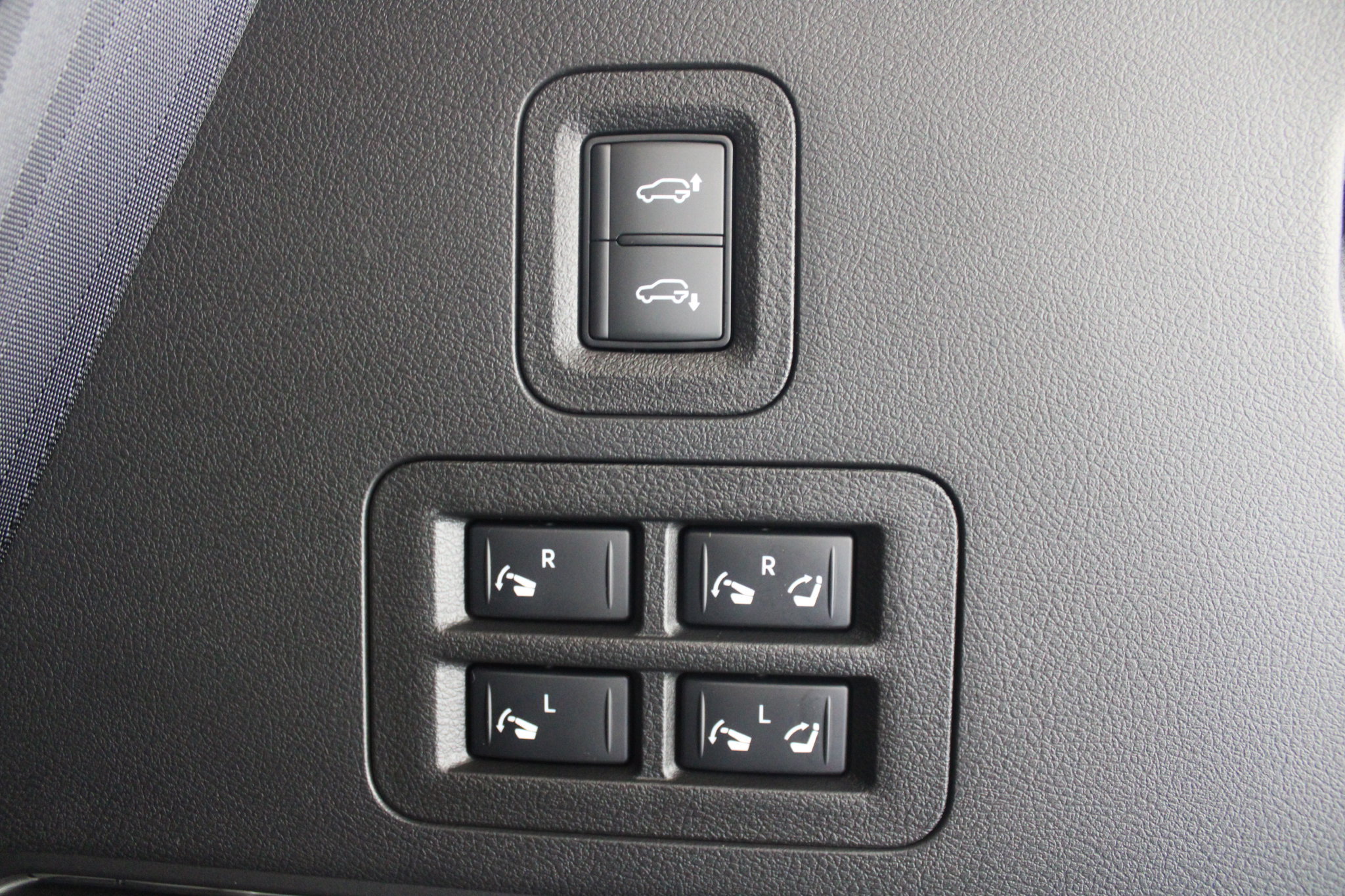 Used 2026 Nissan Armada PRO-4X w/ Captain's Chari Seat Package AWD/4WD image 22
