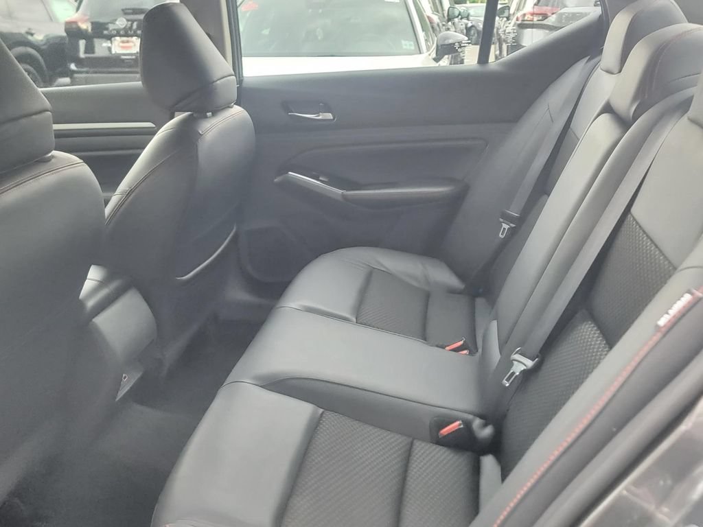 Used 2024 Nissan Altima 2.5 SR FWD image 14