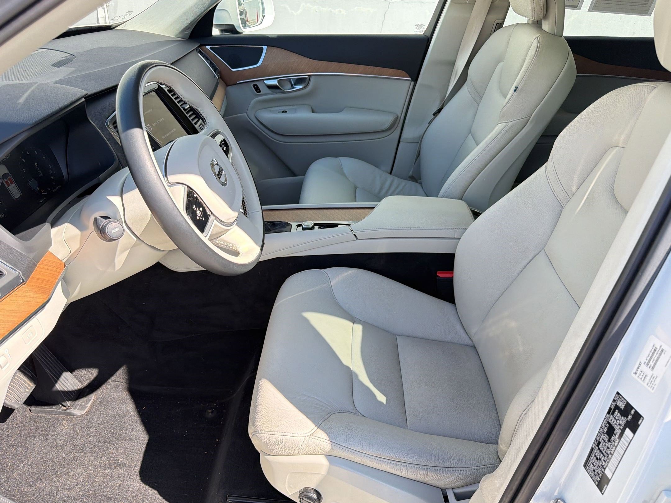 Used 2021 Volvo XC90 T6 Momentum w/ Climate Package AWD/4WD image 5