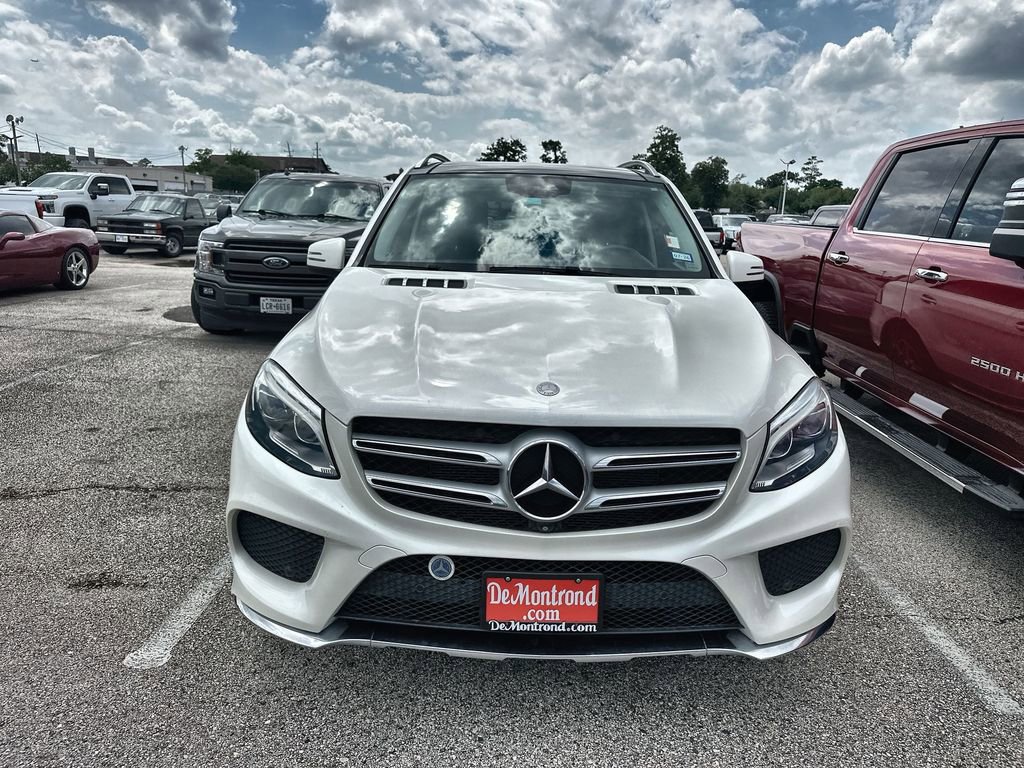 Used 2016 Mercedes-Benz GLE 400 4MATIC w/ Lighting Package image 2