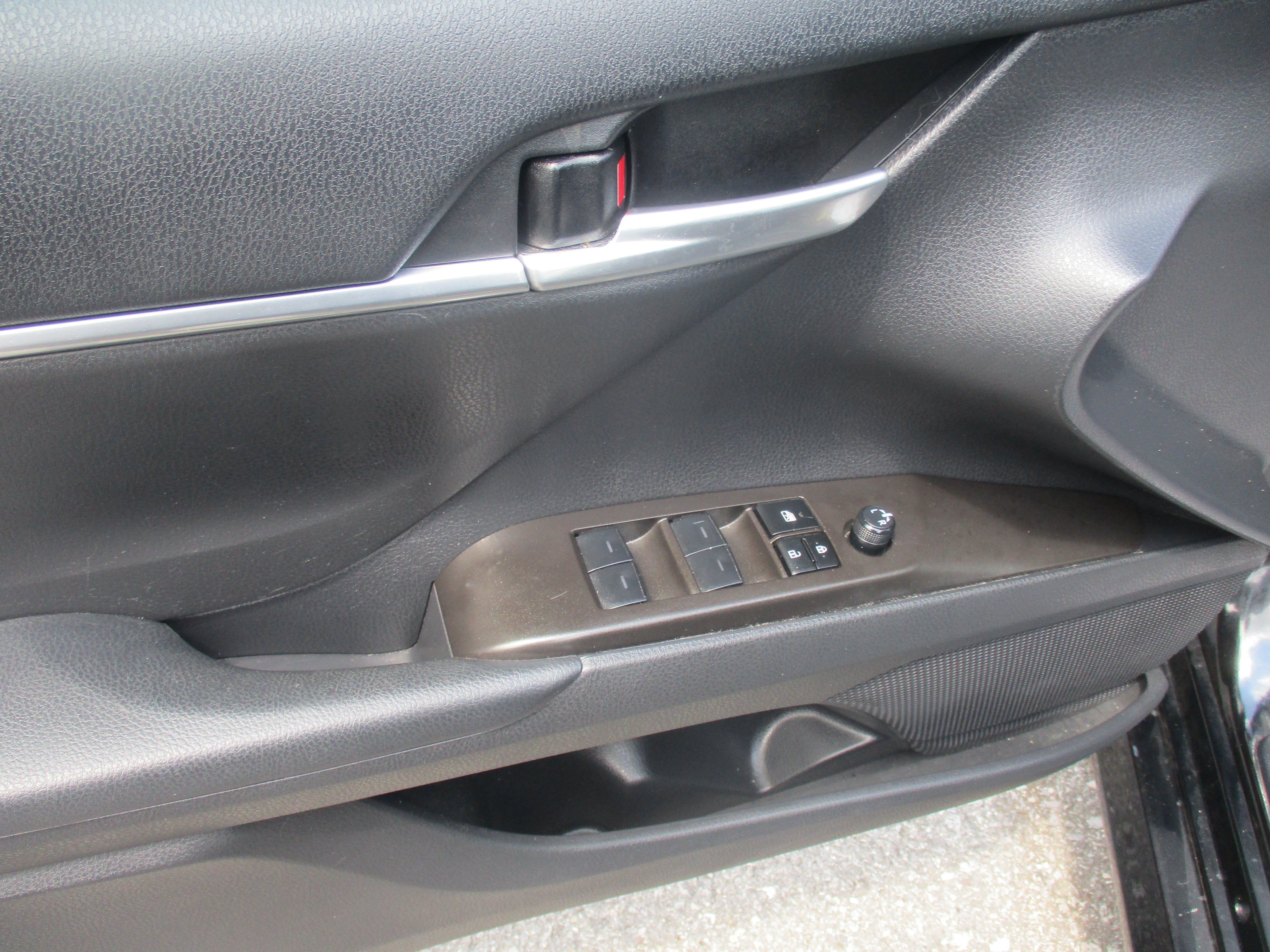 Used 2024 Toyota Camry LE FWD image 11