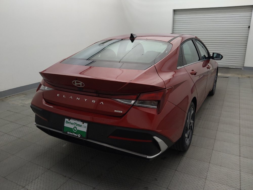 Used 2025 Hyundai Elantra Limited FWD image 7