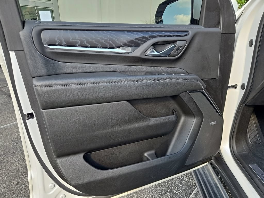 Used 2023 GMC Yukon XL Denali AWD/4WD image 34