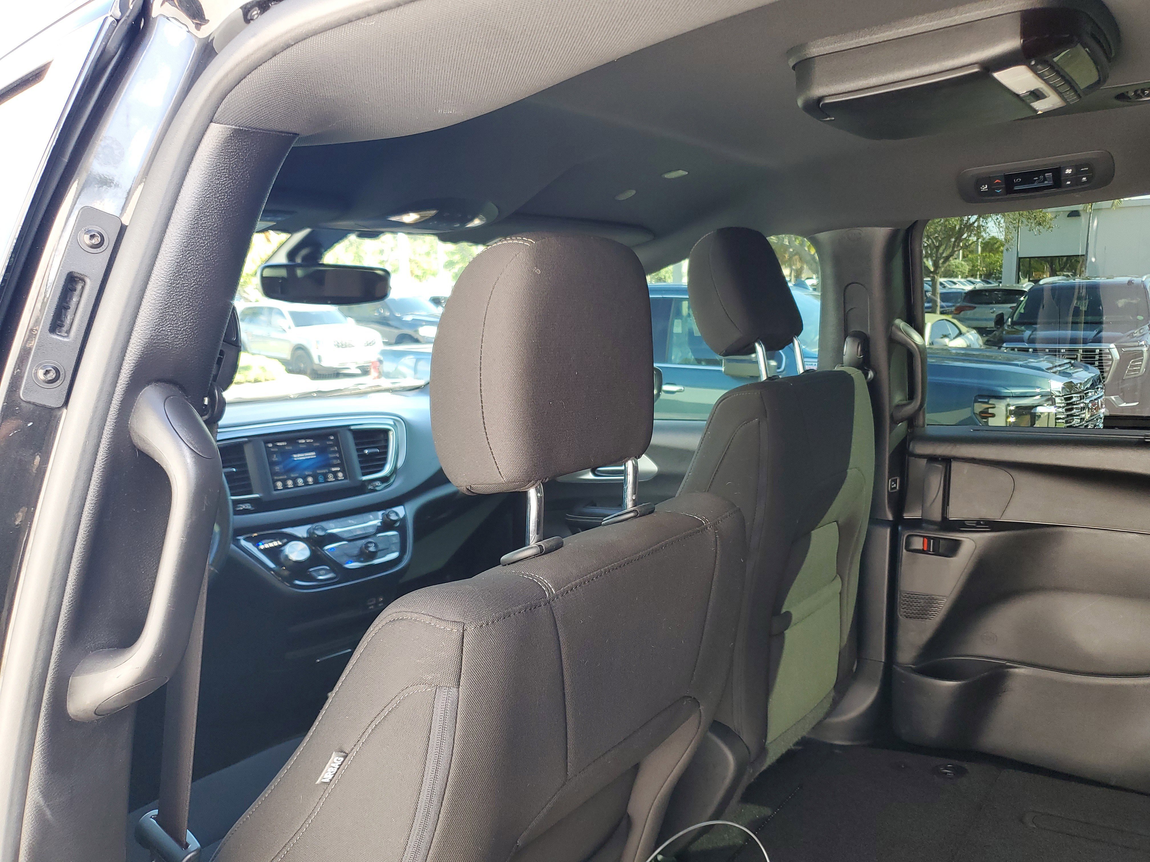 Used 2020 Chrysler Pacifica Touring w/ S Appearance Package image 12