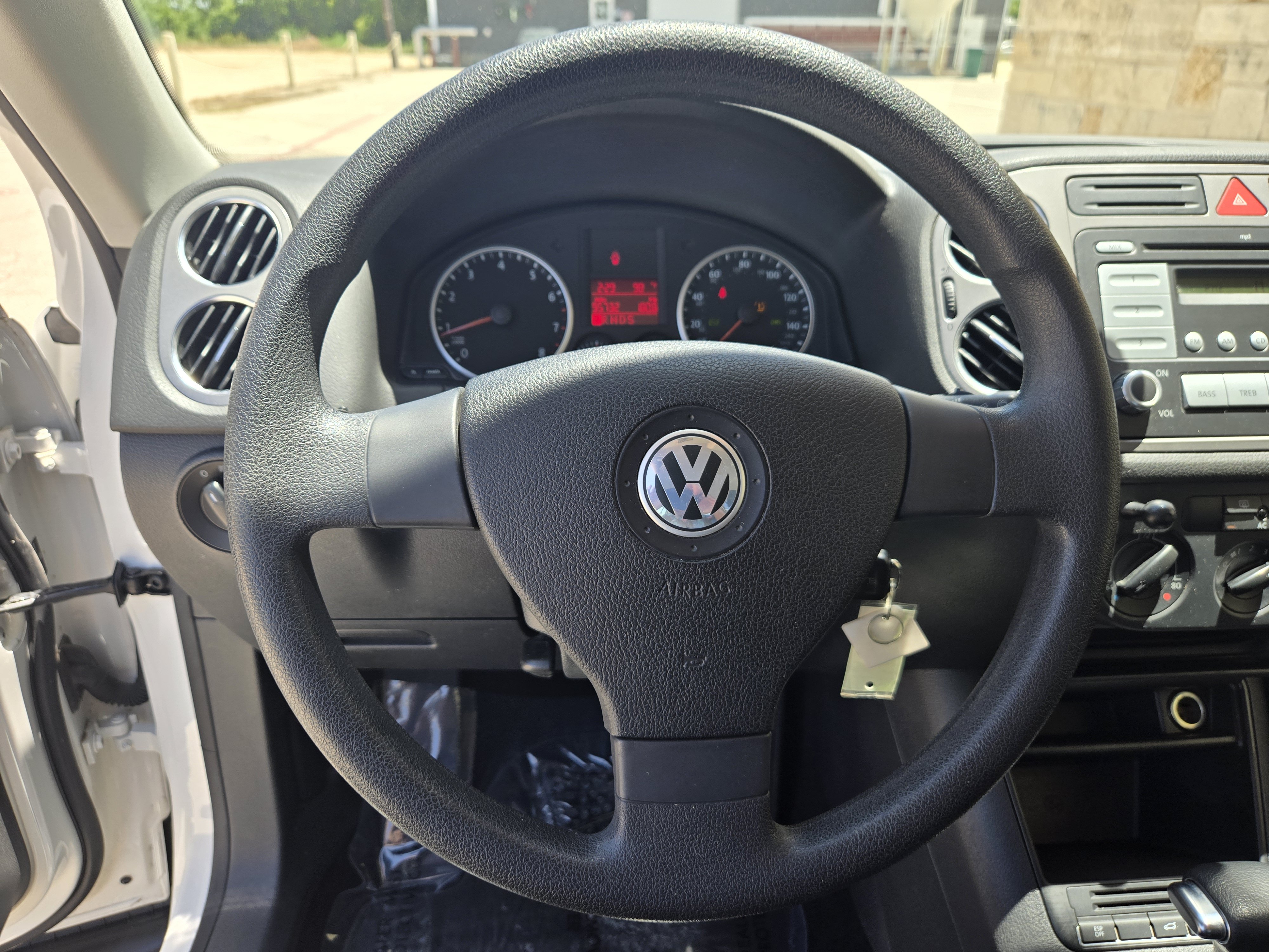 Used 2009 Volkswagen Tiguan S FWD image 12