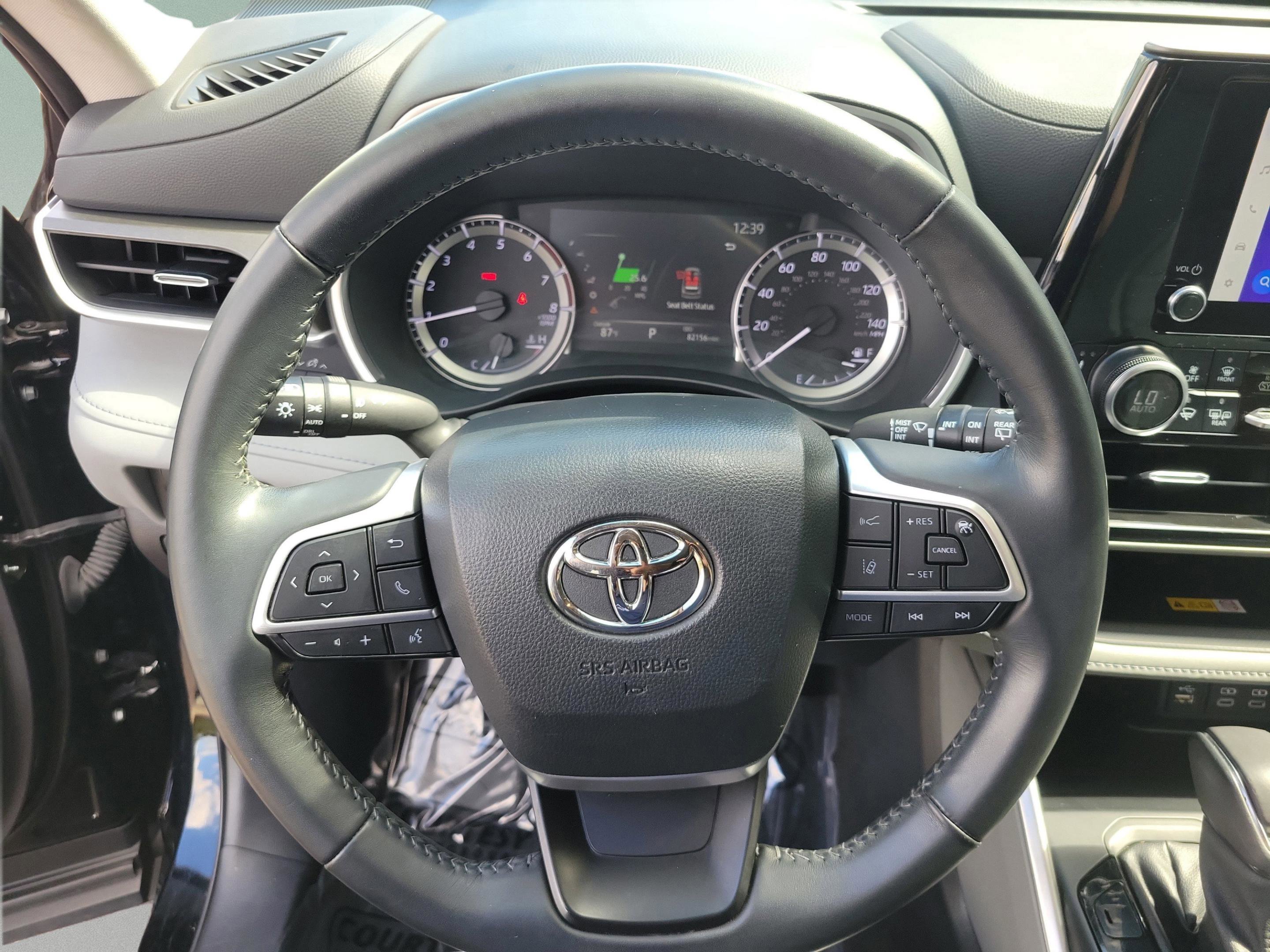 Used 2023 Toyota Highlander XLE image 23