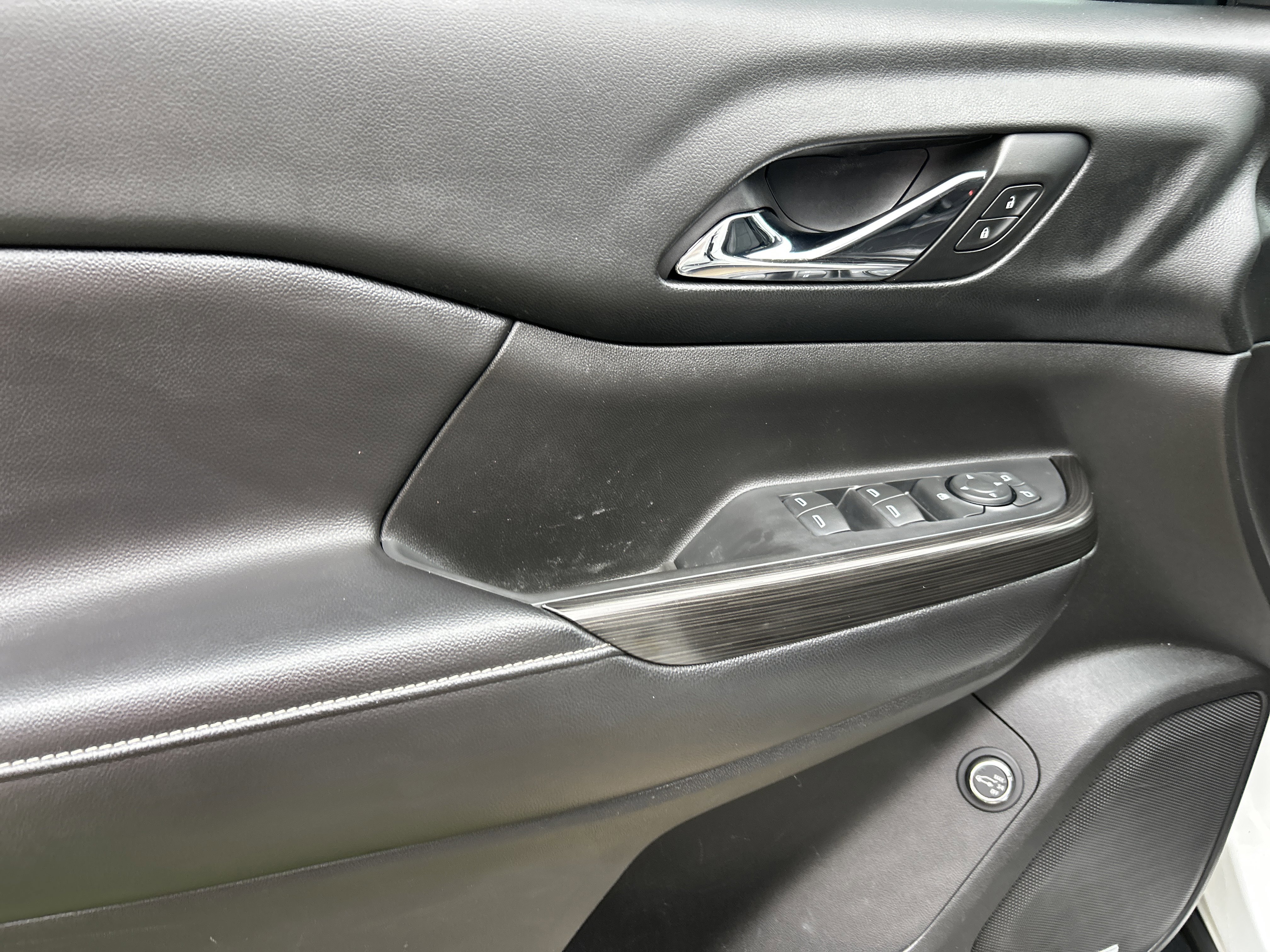 Used 2018 GMC Acadia SLT image 16