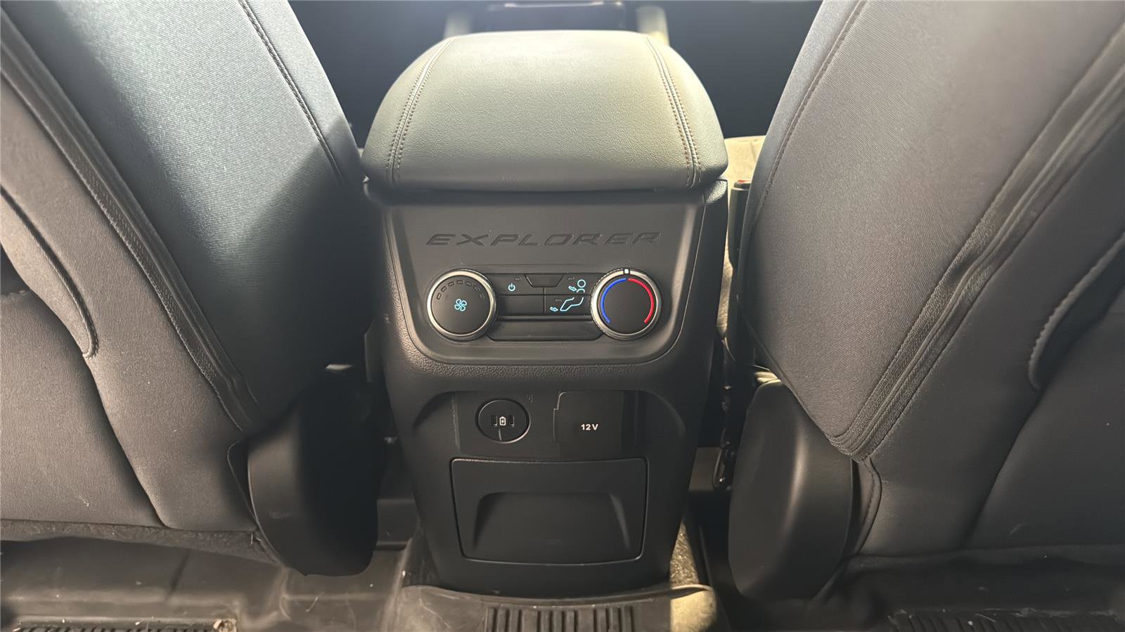 Used 2025 Ford Explorer Active image 24