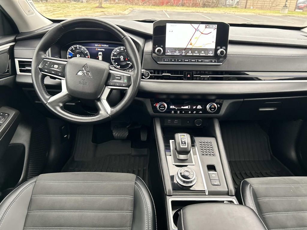 Used 2024 Mitsubishi Outlander SE image 18