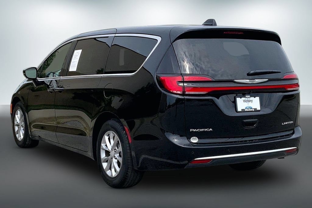 Used 2026 Chrysler Pacifica Limited FWD image 11
