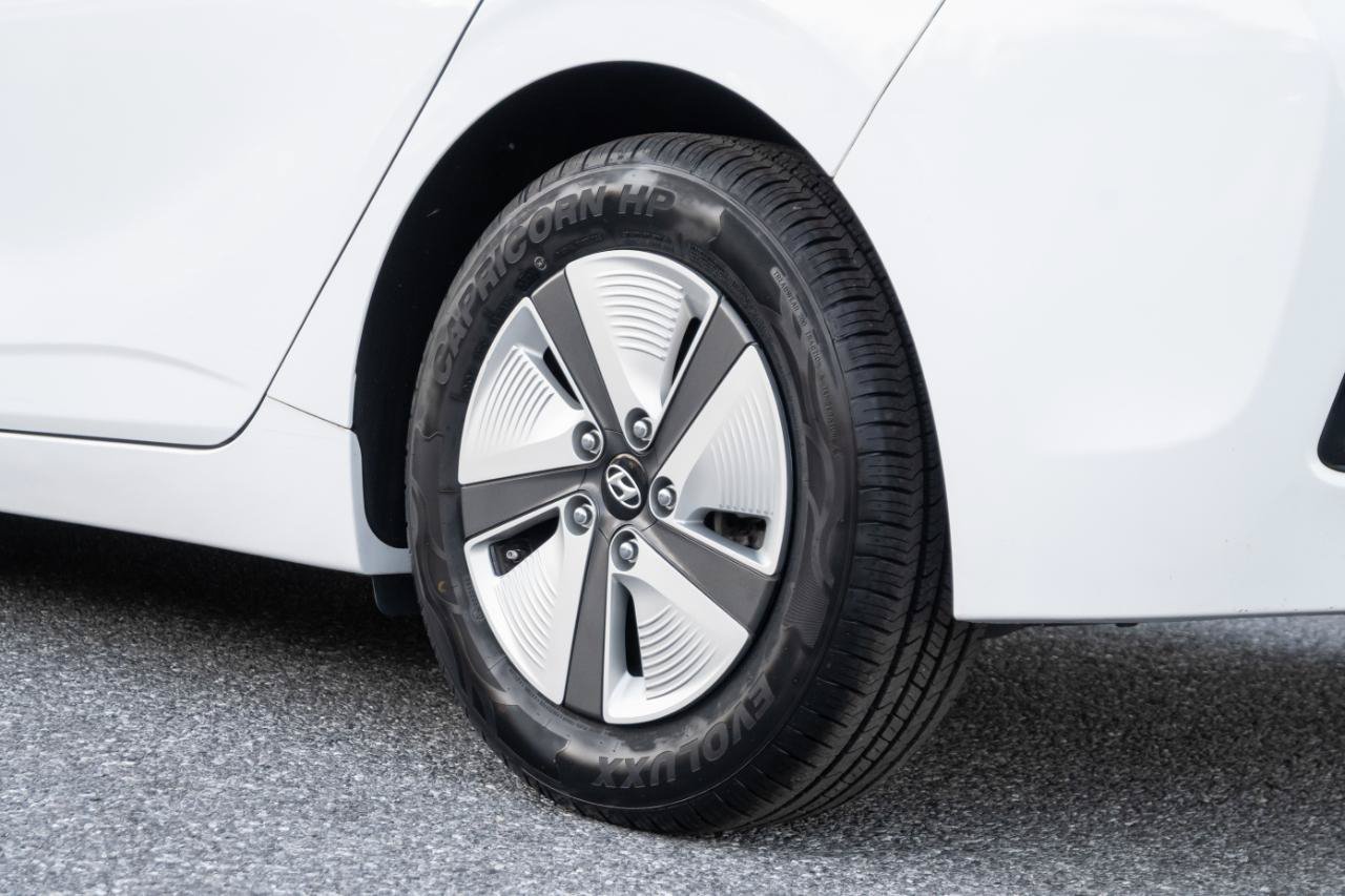 Used 2019 Hyundai Ioniq Blue FWD image 14