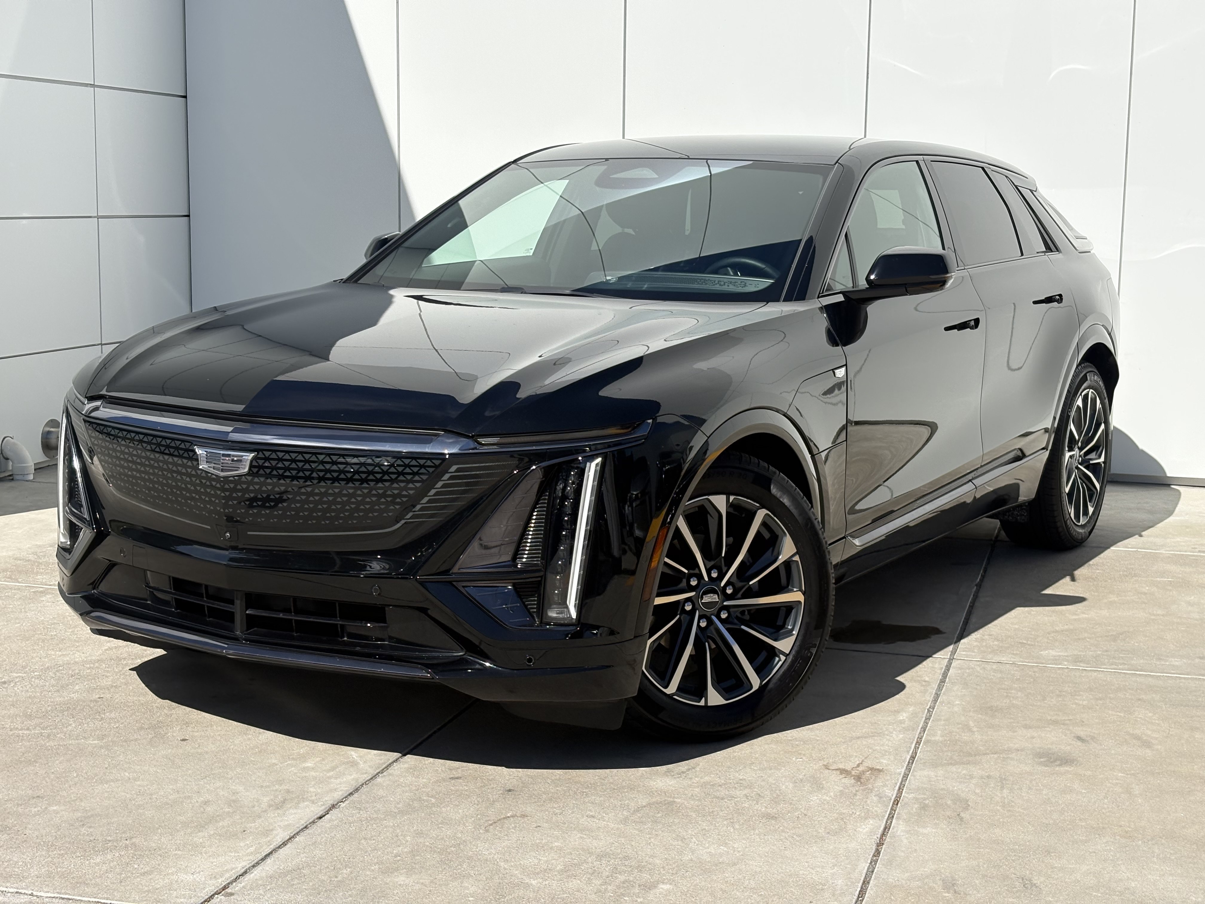 Used 2024 Cadillac Lyriq Sport AWD/4WD image 2