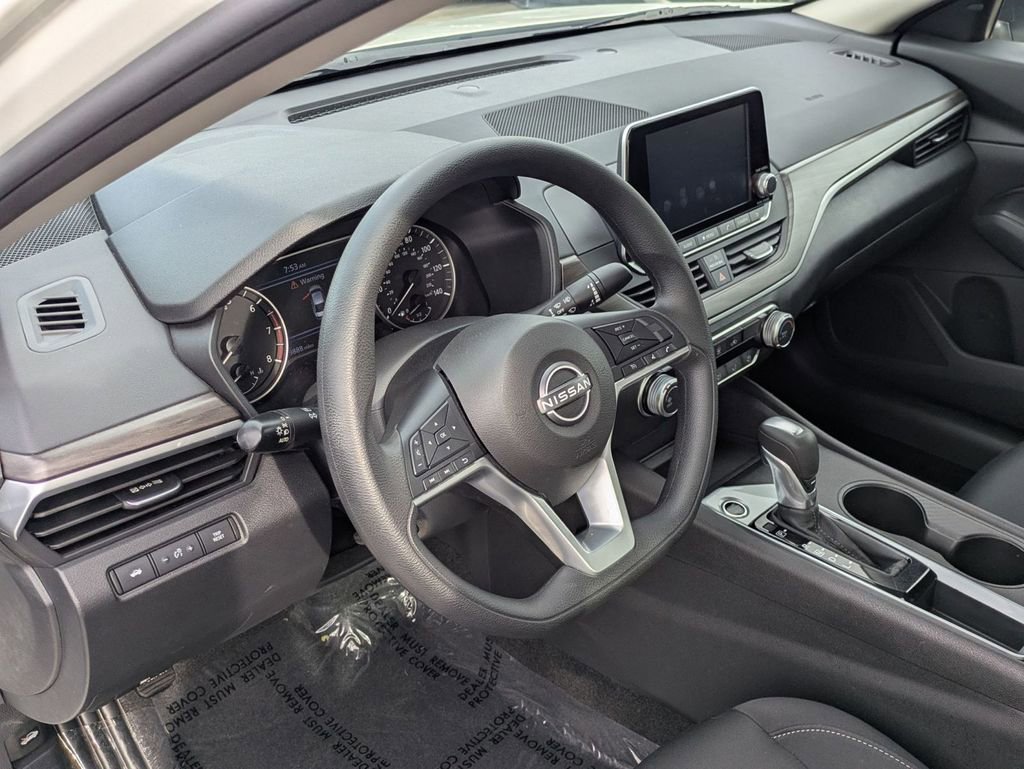 Used 2025 Nissan Altima 2.5 SV image 13