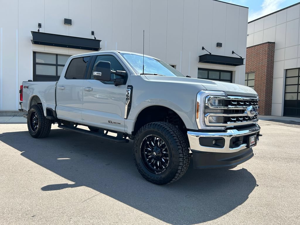 Used 2026 Ford F350 Lariat AWD/4WD image 2