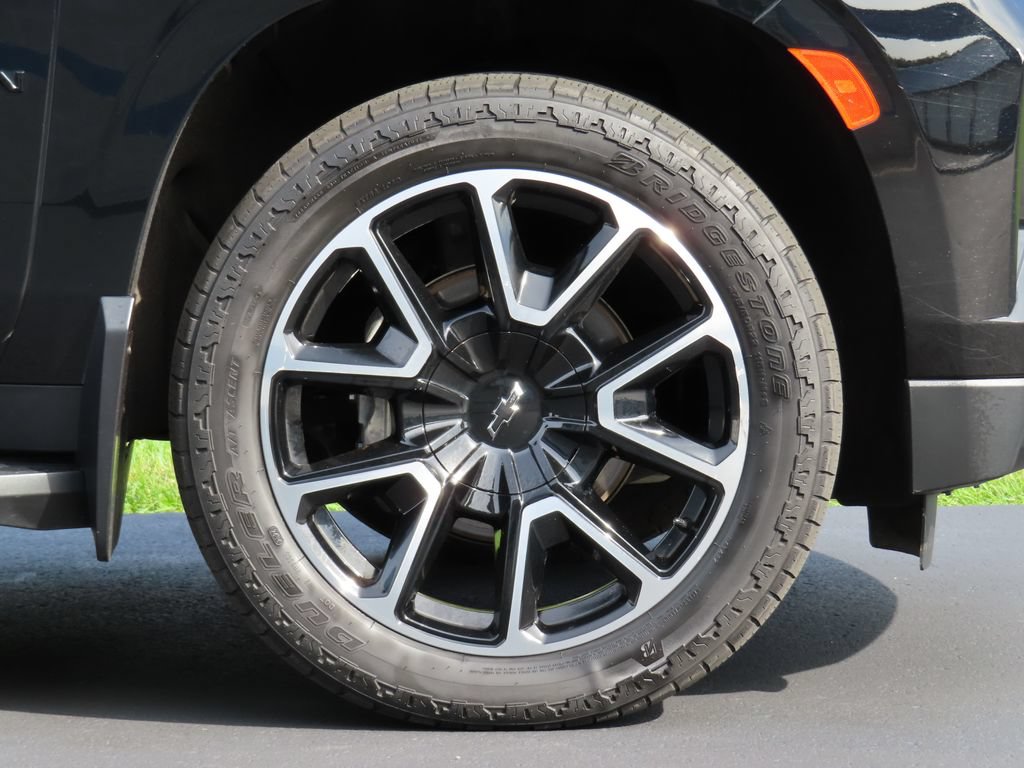 Used 2022 Chevrolet Suburban RST w/ Luxury Package AWD/4WD image 14