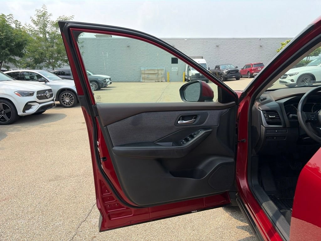 Used 2023 Nissan Rogue SV AWD/4WD image 10
