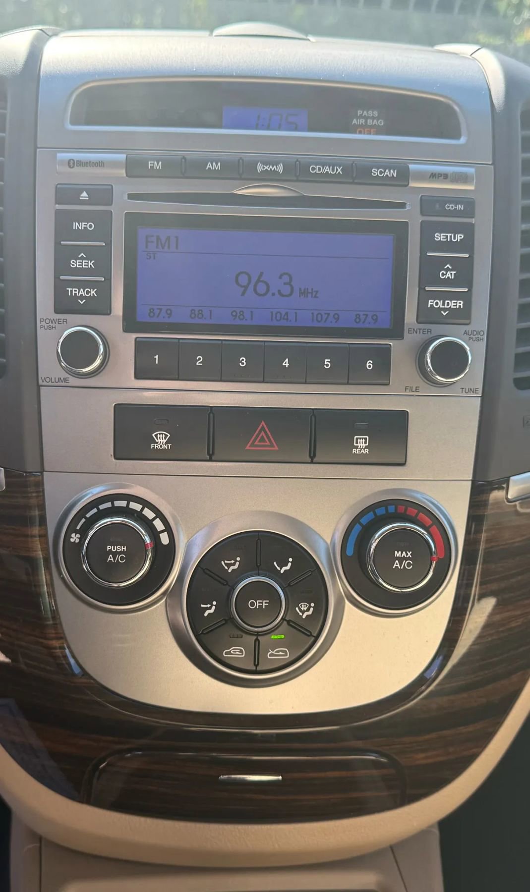 Used 2011 Hyundai Santa Fe GLS image 11