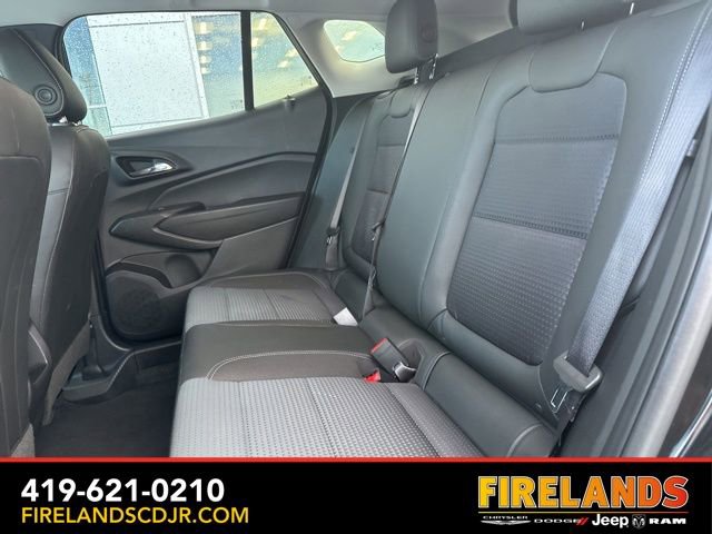 Used 2025 Chevrolet Trax LT w/ LT Convenience Package image 17