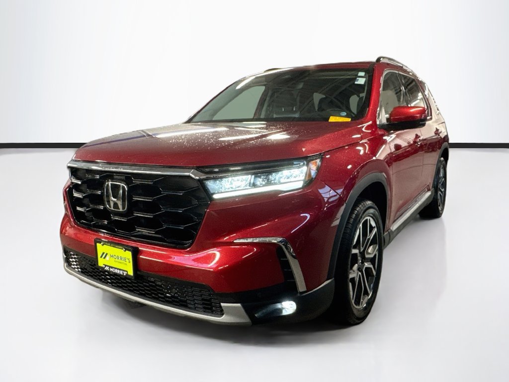 Used 2025 Honda Pilot Touring image 1