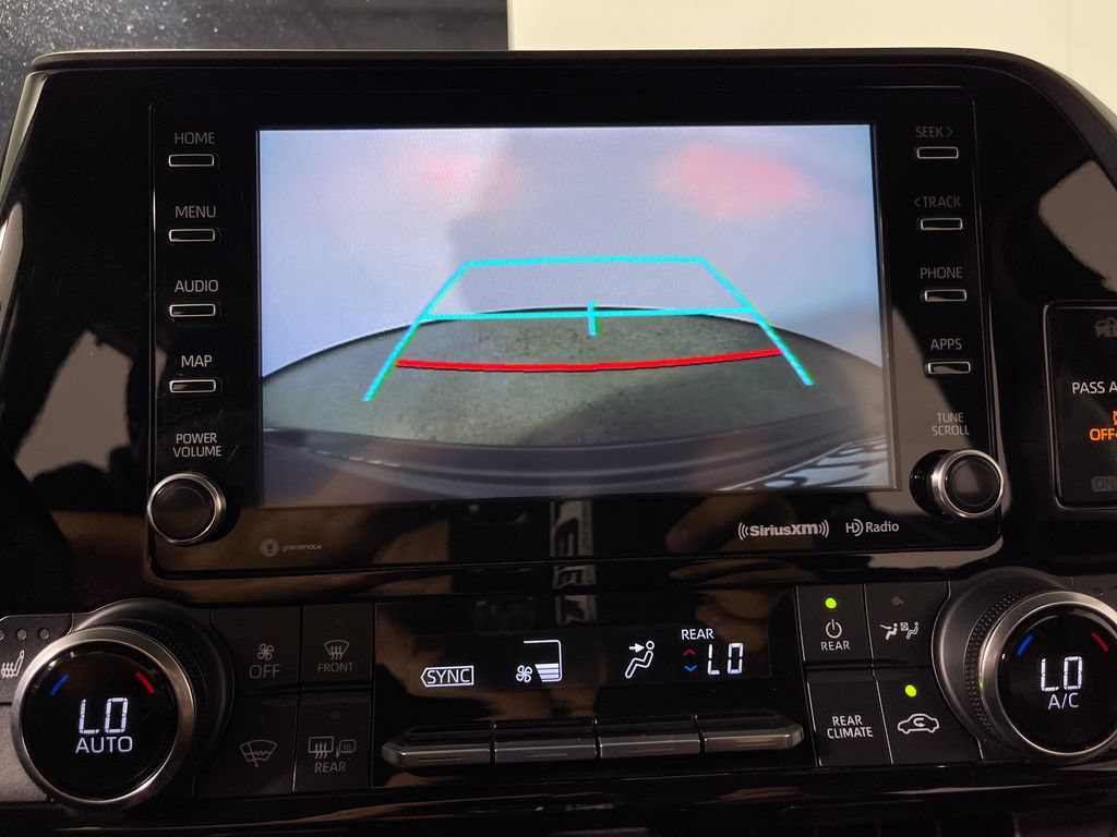 Used 2022 Toyota Highlander XLE FWD image 23