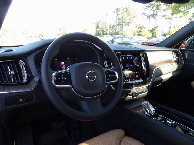 Certified 2023 Volvo XC60 B5 Ultimate w/ Climate Package image 8