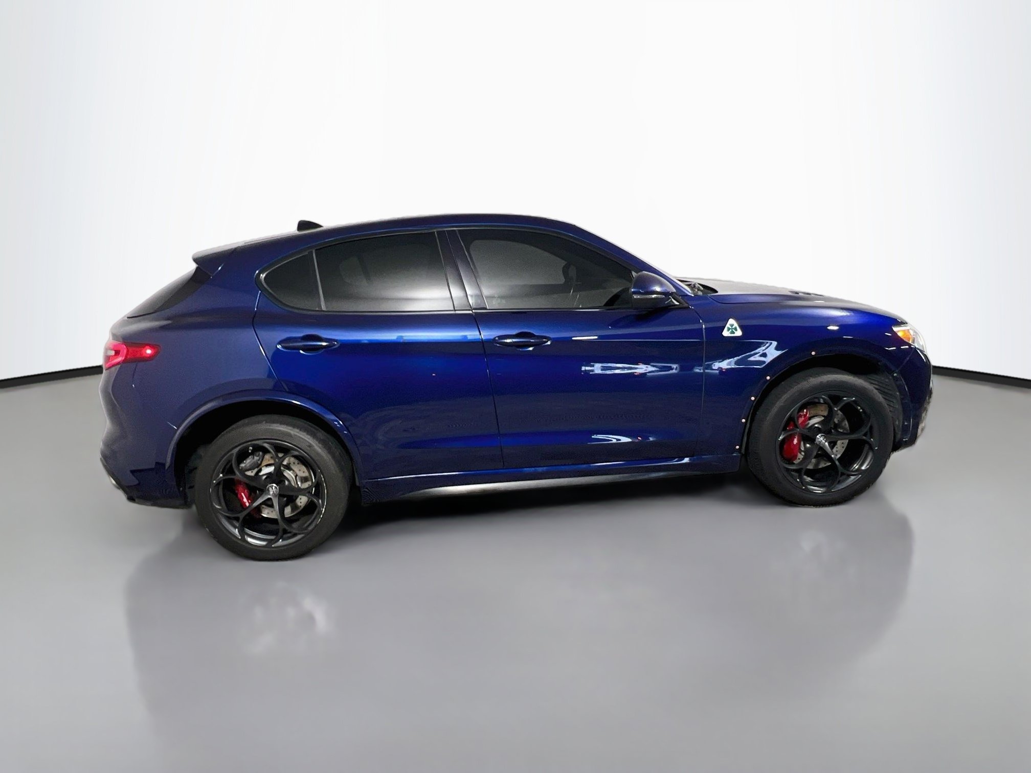 Used 2018 Alfa Romeo Stelvio Quadrifoglio w/ Convenience Package AWD/4WD image 3