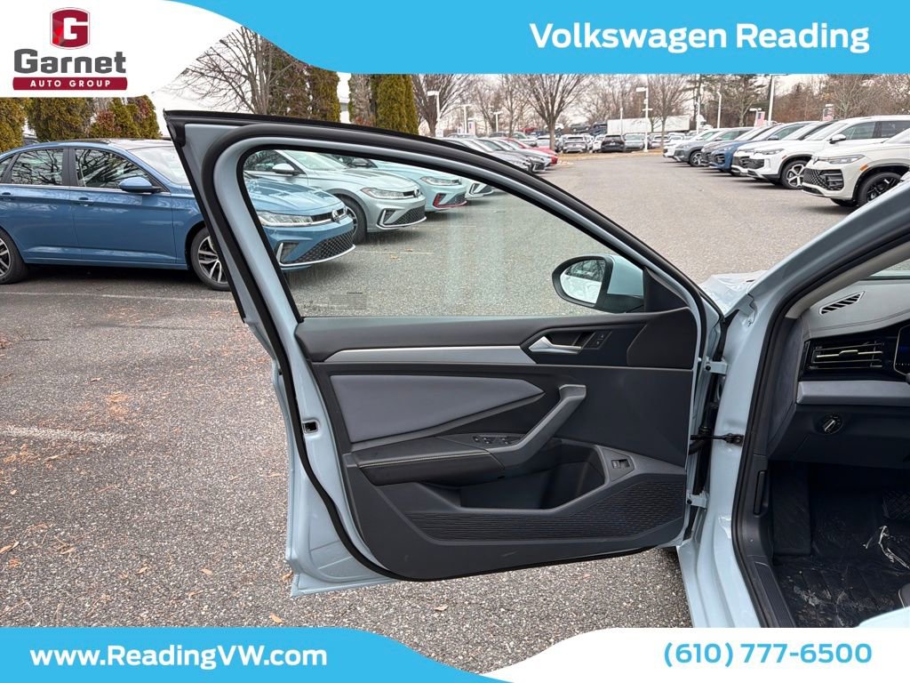 New 2026 Volkswagen Jetta SE image 10