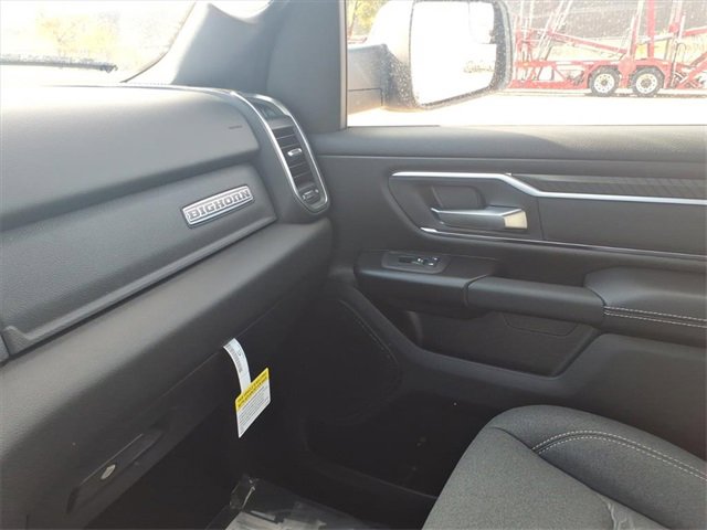 New 2026 RAM 1500 4x4 Crew Cab image 18