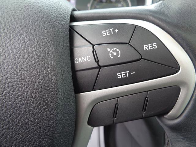 Used 2017 Jeep Cherokee Limited AWD/4WD image 37