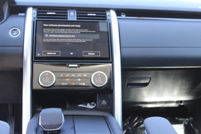 Used 2024 Land Rover Discovery S AWD/4WD image 15