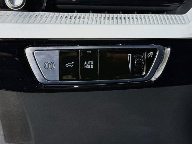 Used 2025 Cadillac Optiq Luxury 1 AWD/4WD image 11