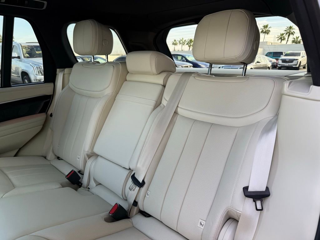 Used 2025 Land Rover Range Rover SE image 14