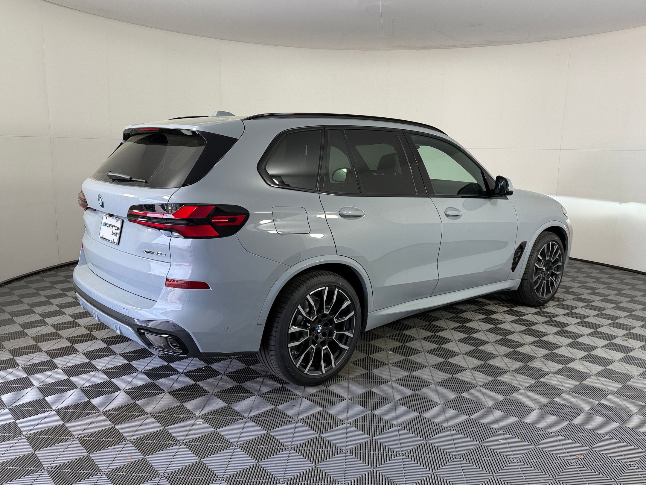 New 2026 BMW X5 xDrive50e w/ Executive Package image 9