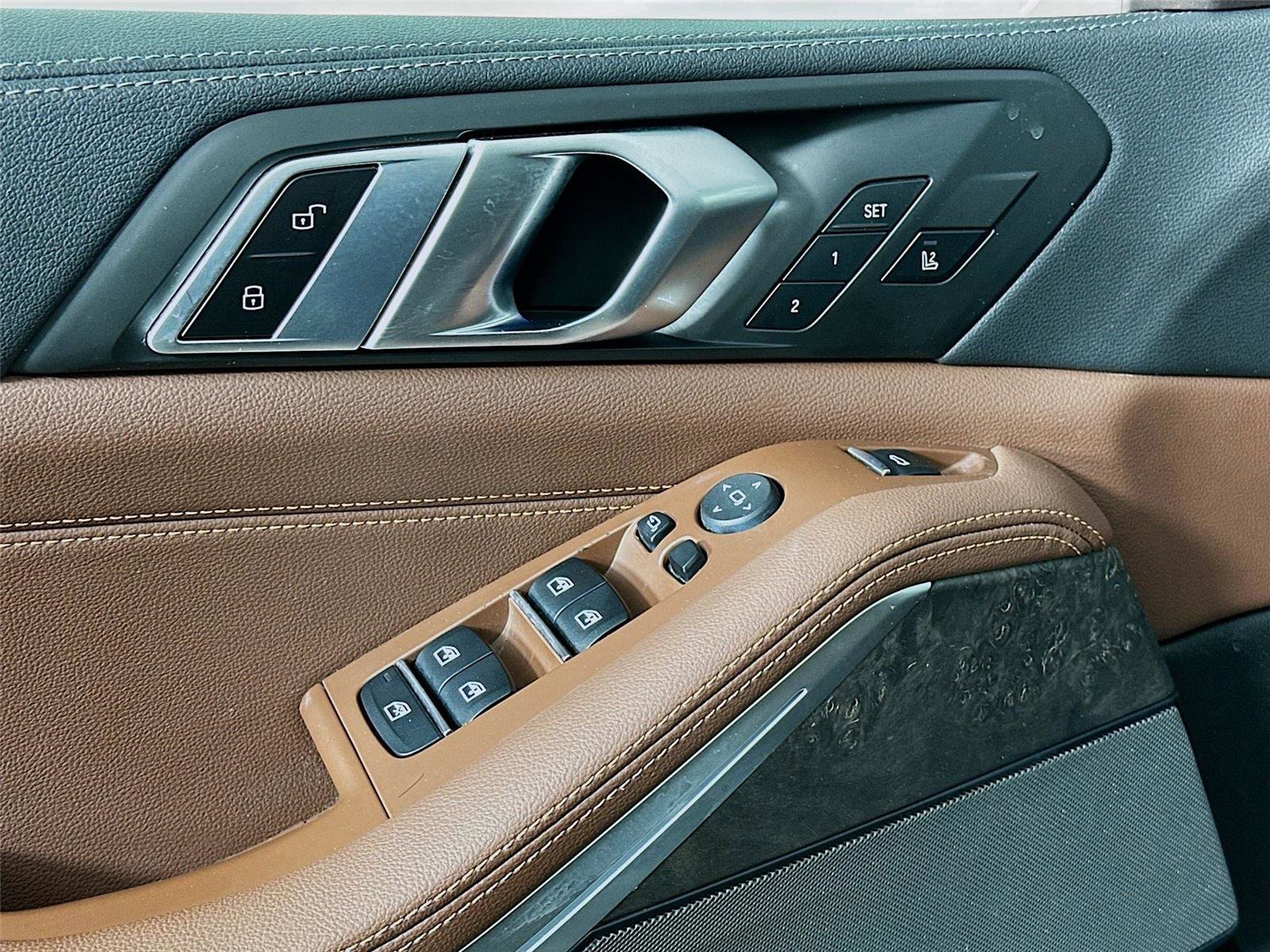 Used 2020 BMW X5 xDrive40i w/ M Sport Package image 18