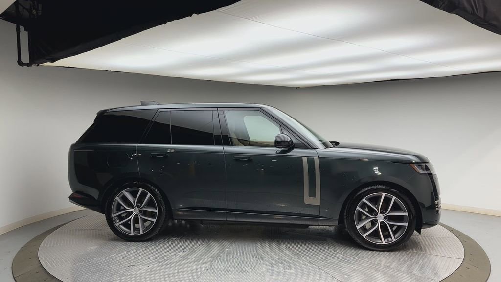 Used 2025 Land Rover Range Rover SE image 9