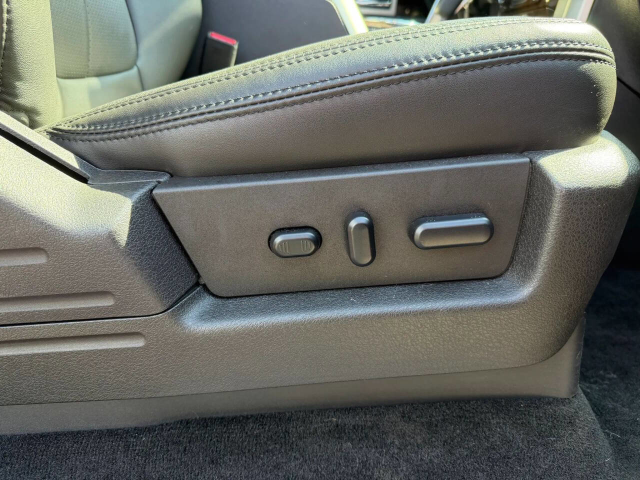 Used 2014 Ford F150 Platinum image 36