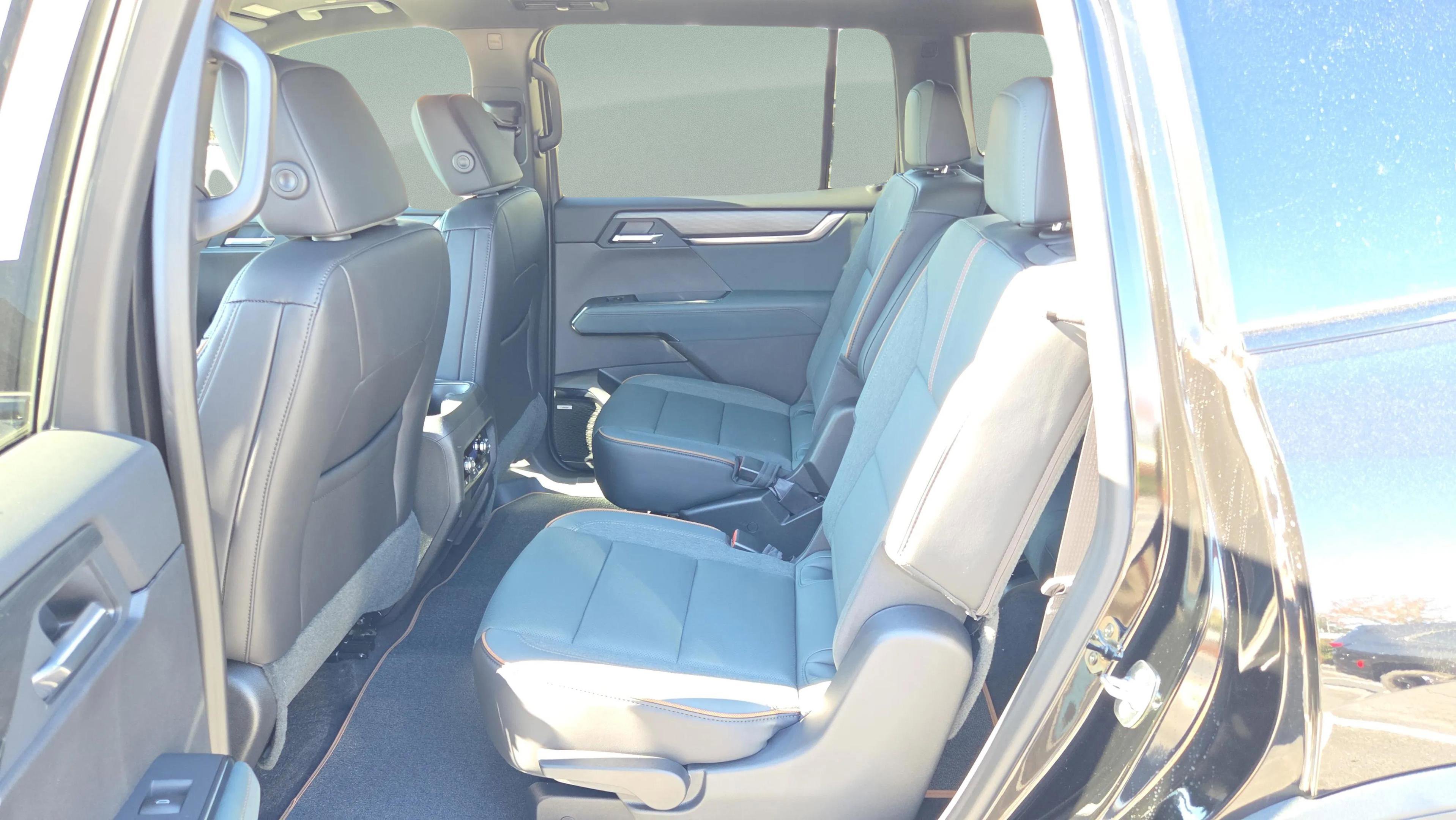 New 2026 GMC Acadia AT4 w/ Luxury Package AWD/4WD image 24