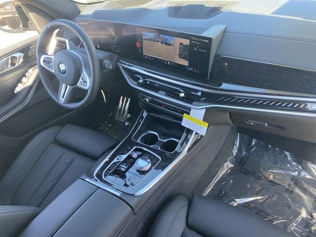 Used 2025 BMW X7 M60i image 11