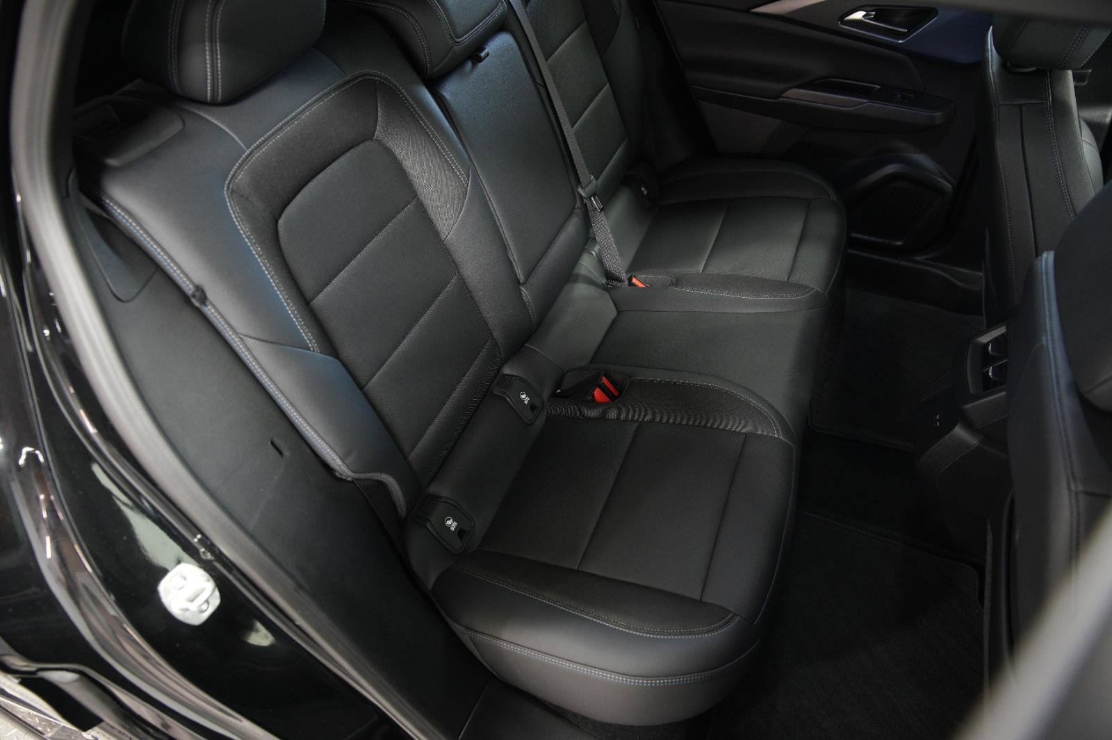 Used 2025 Chevrolet Equinox EV LT w/ Convenience Package image 15