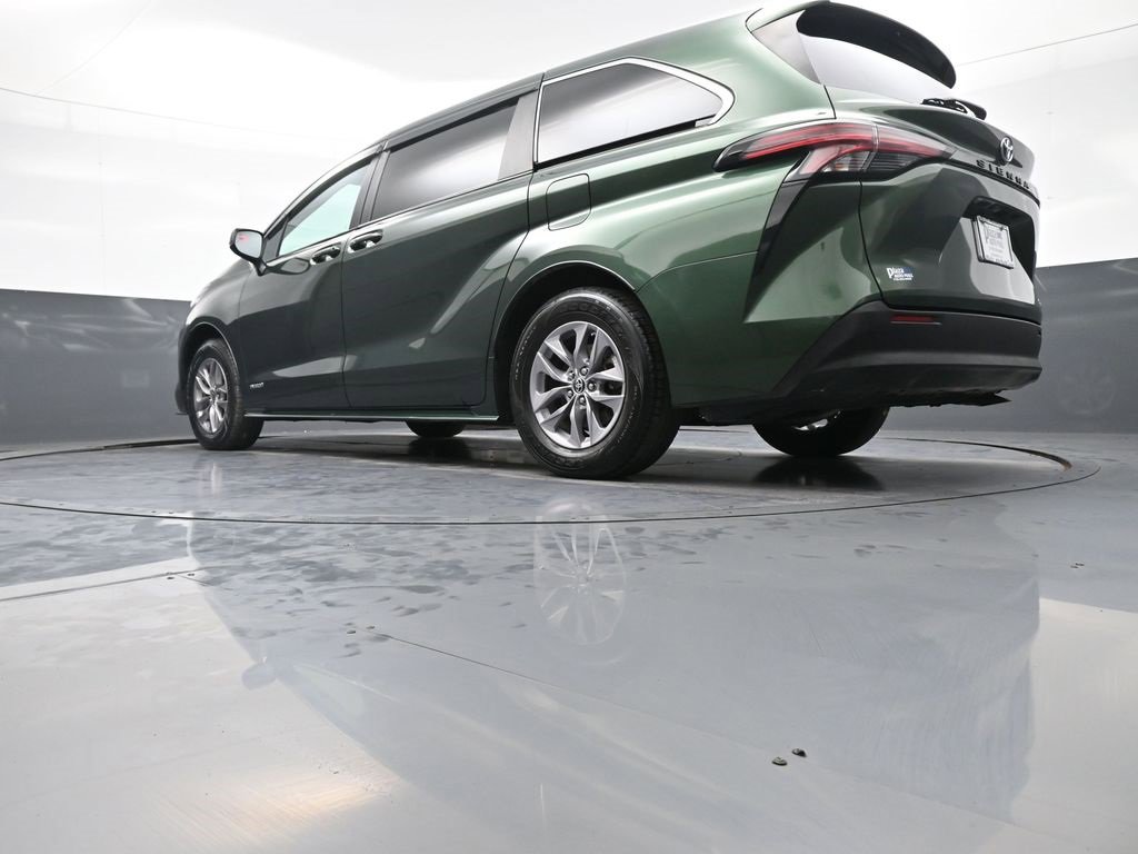Certified 2021 Toyota Sienna LE image 32