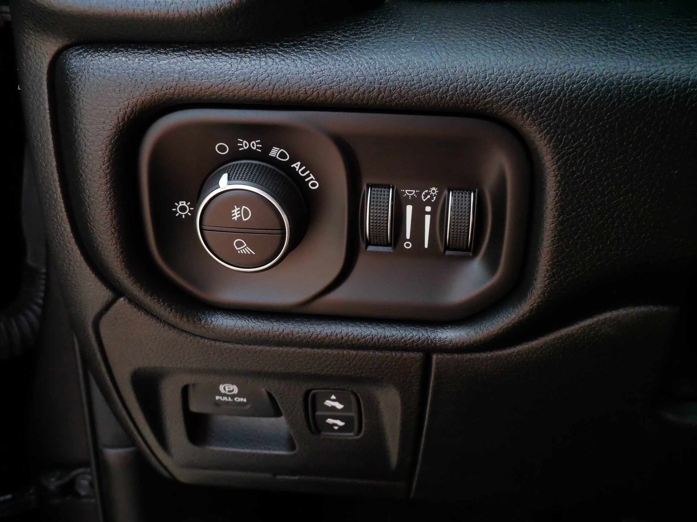 Used 2022 RAM 1500 Laramie AWD/4WD image 27