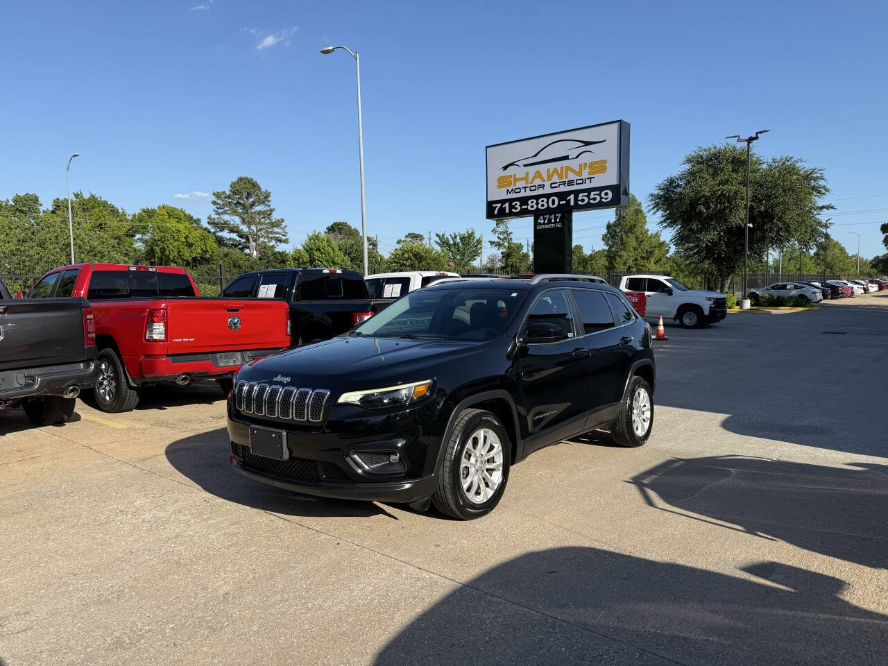 Used 2019 Jeep Cherokee Latitude w/ Popular Appearance Group FWD image 3