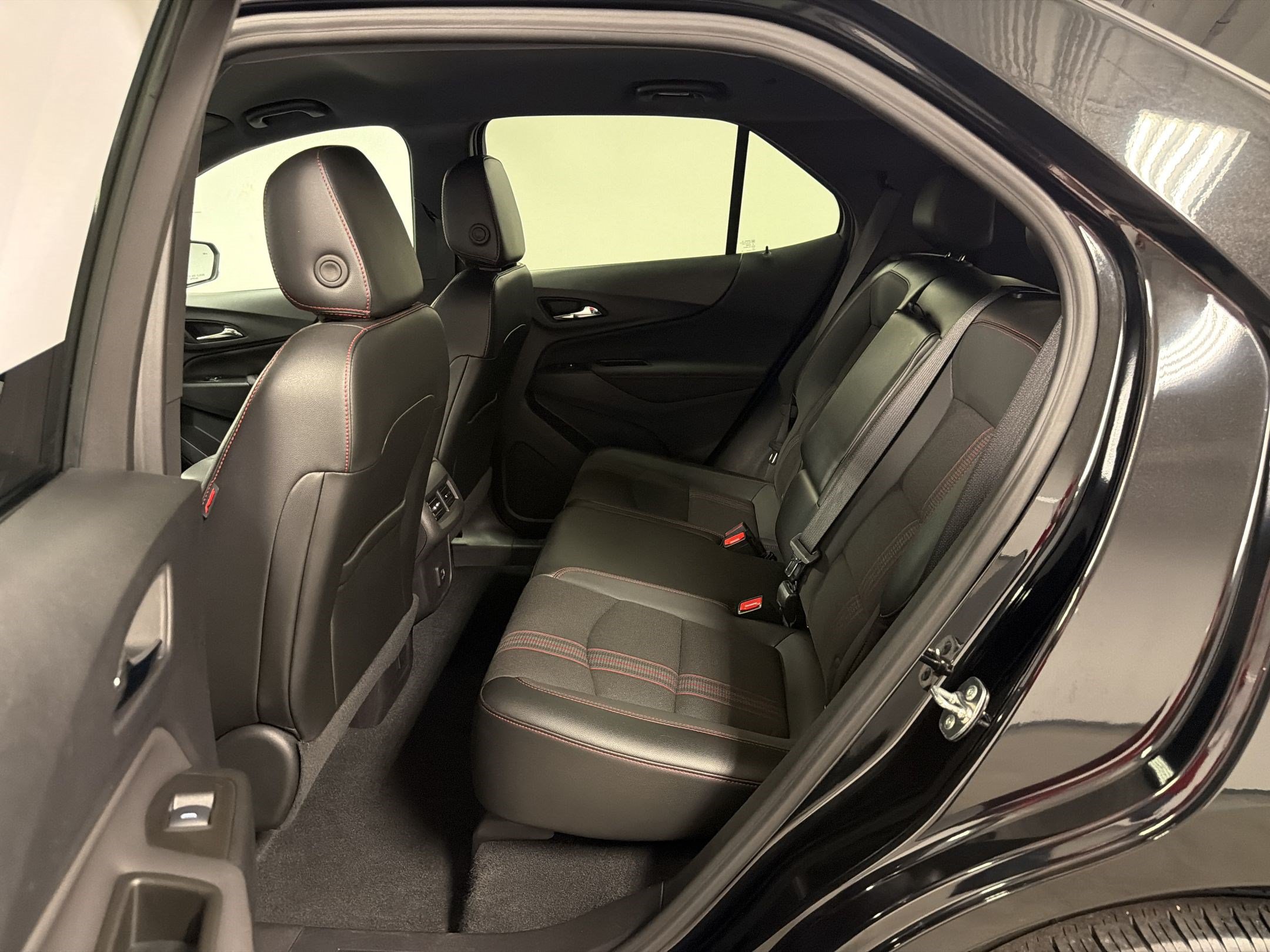 Used 2024 Chevrolet Equinox RS FWD image 23