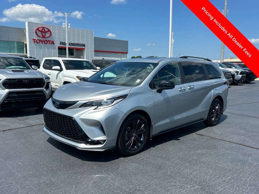 Used 2024 Toyota Sienna XSE w/ XSE Plus Package FWD image 1