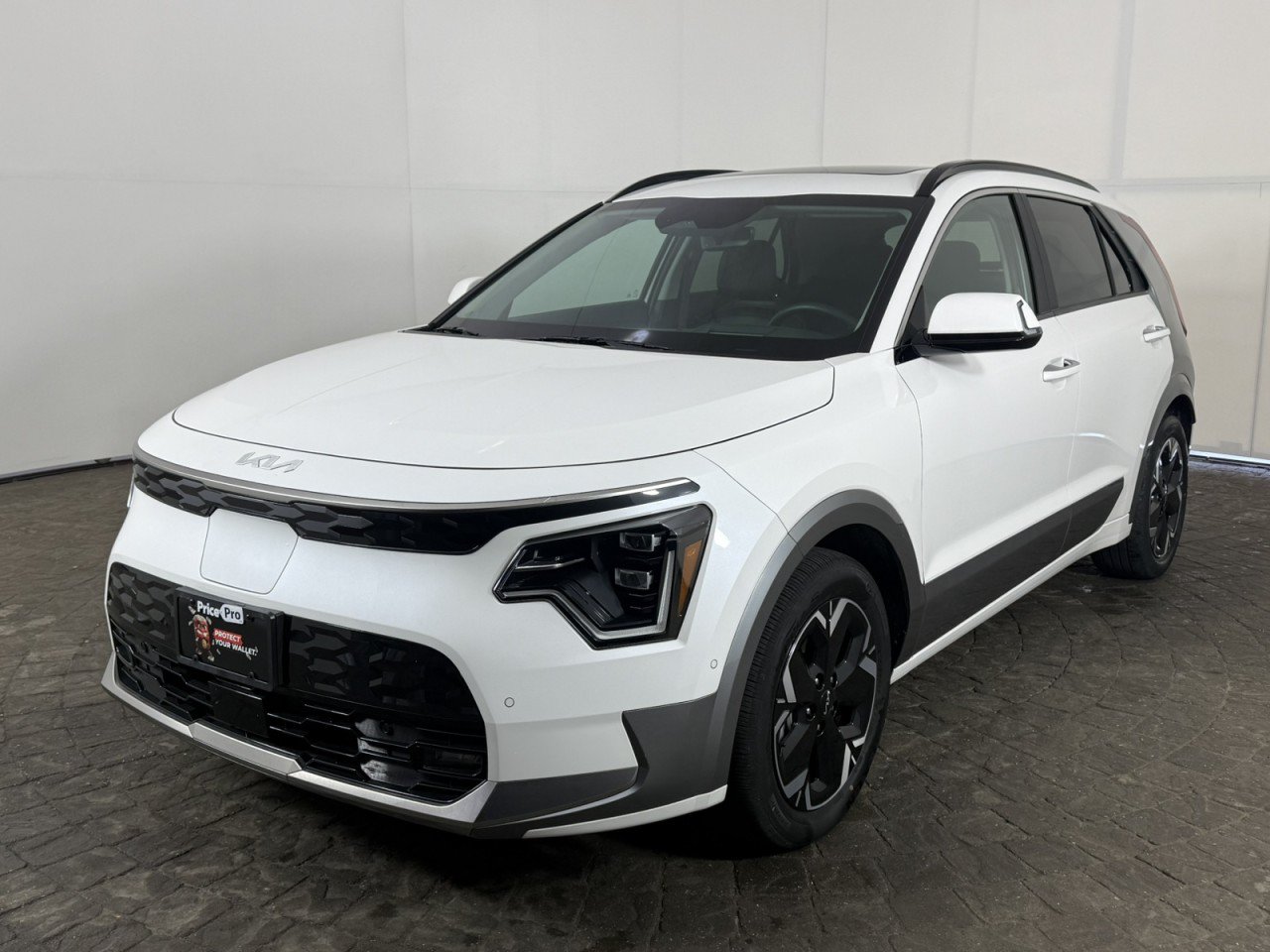 Used 2024 Kia Niro Wave w/ Wave Preserve Package FWD image 3