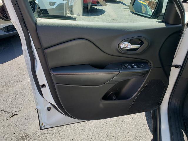 Used 2016 Jeep Cherokee 75th Anniversary AWD/4WD image 12