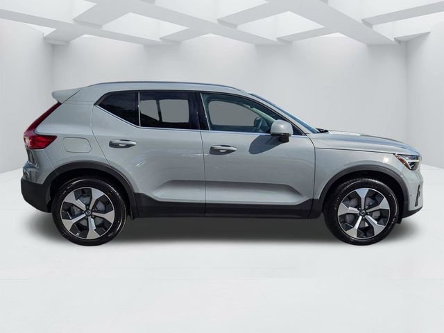 New 2025 Volvo XC40 B5 Plus w/ Protection Package Premier AWD/4WD image 3
