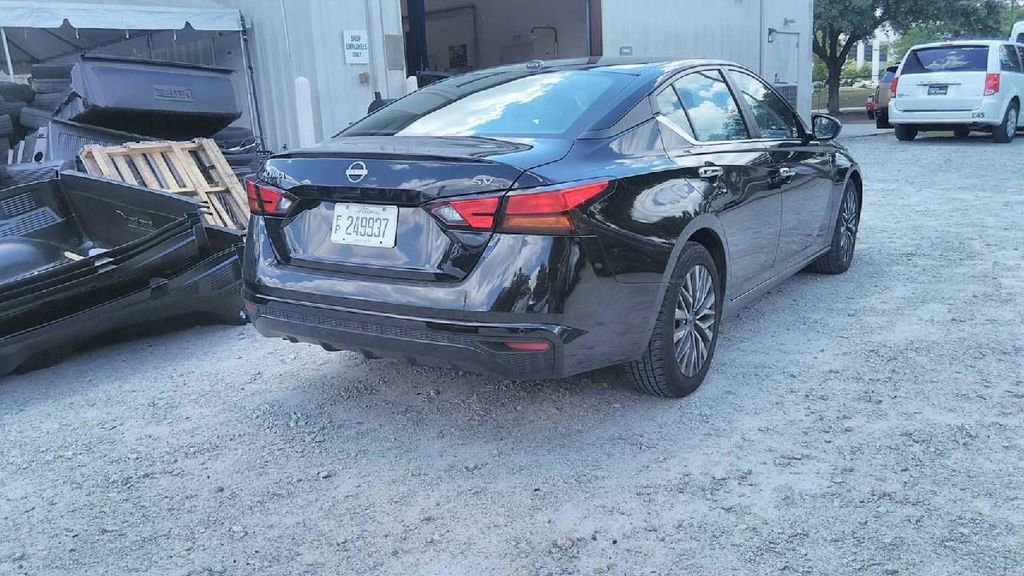 Used 2024 Nissan Altima 2.5 SV FWD image 7