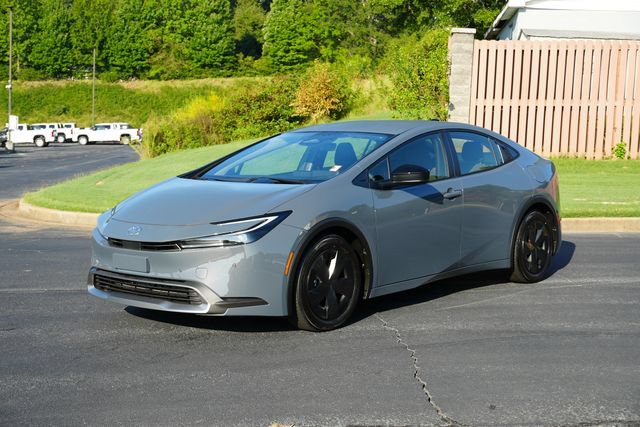 Used 2026 Toyota Prius Plug-In Hybrid FWD image 3