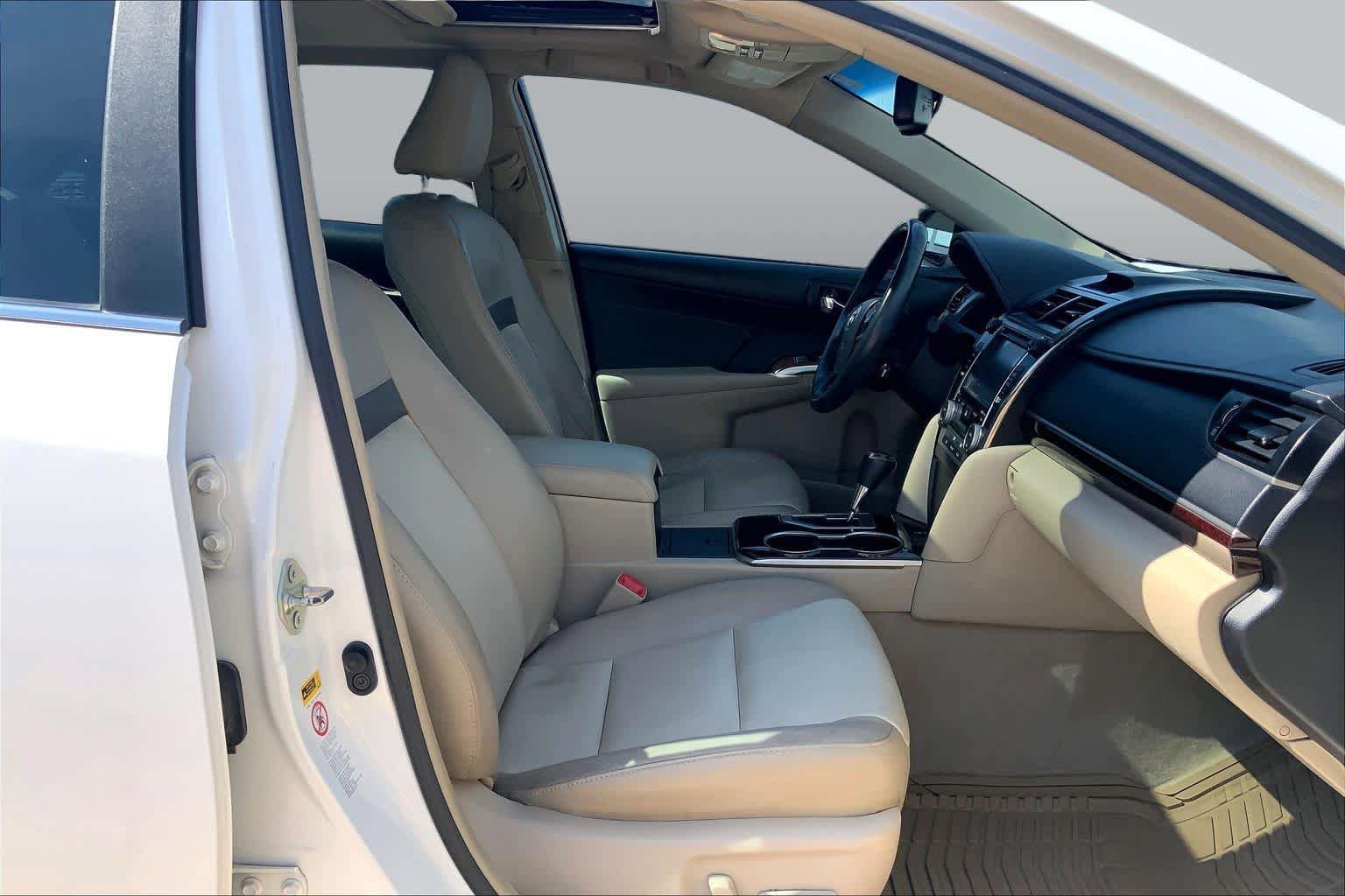 Used 2014 Toyota Camry XLE FWD image 9